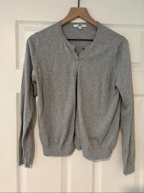 Uniqlo Women's Light Gray Crewneck Button Cardigan